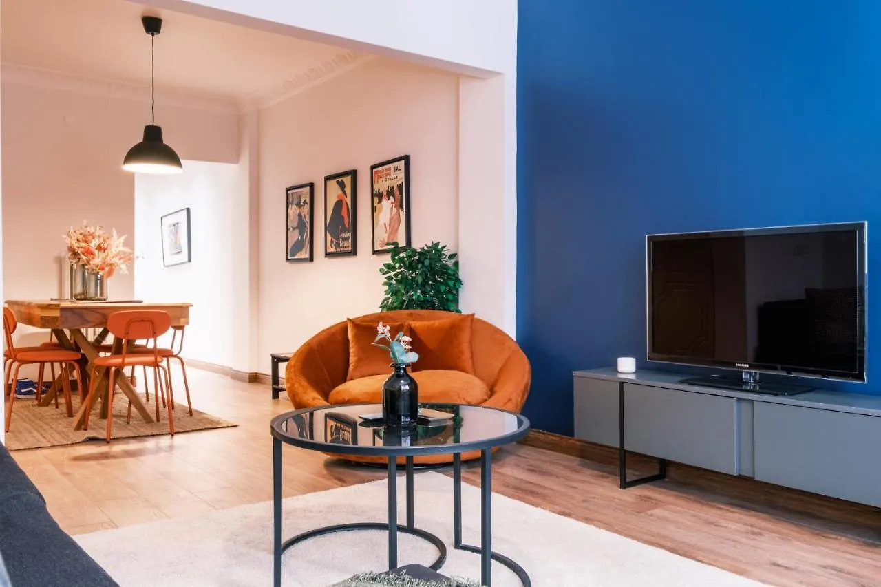 Flat With Closed Balcony 5 Min To Citys Nisantasi contacts