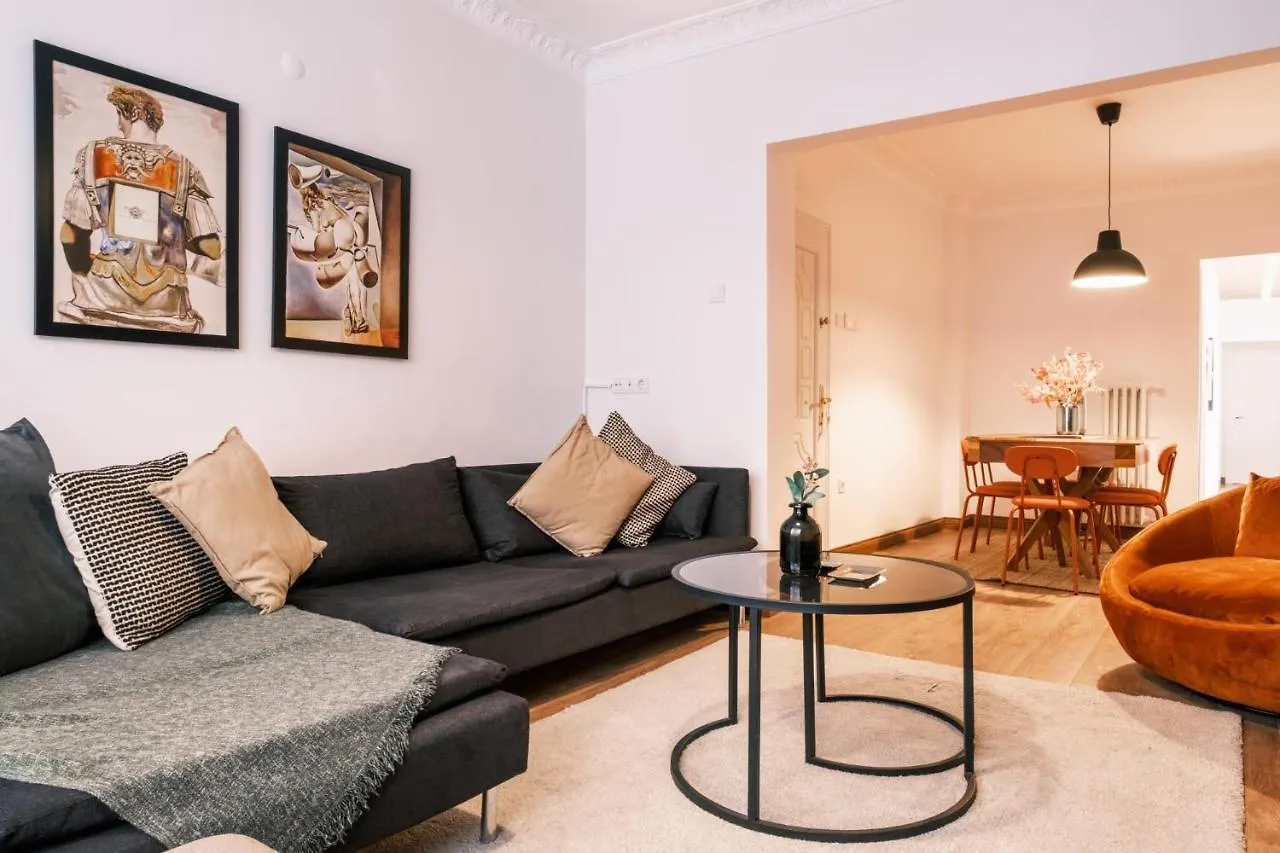 Flat With Closed Balcony 5 Min To Citys Nisantasi Istanbul Apartment