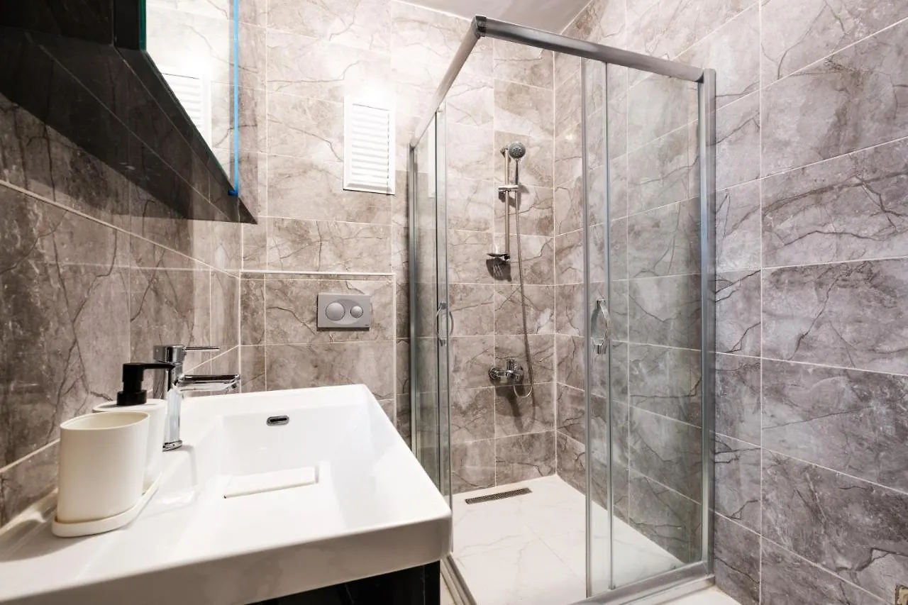 Flat With Closed Balcony 5 Min To Citys Nisantasi Istanbul Turkey